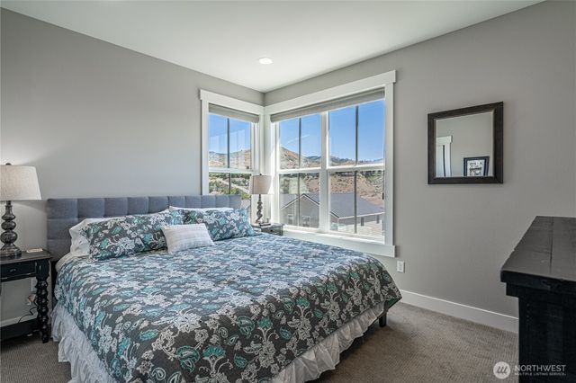 250 Bobcat Lane, Chelan, WA 98816