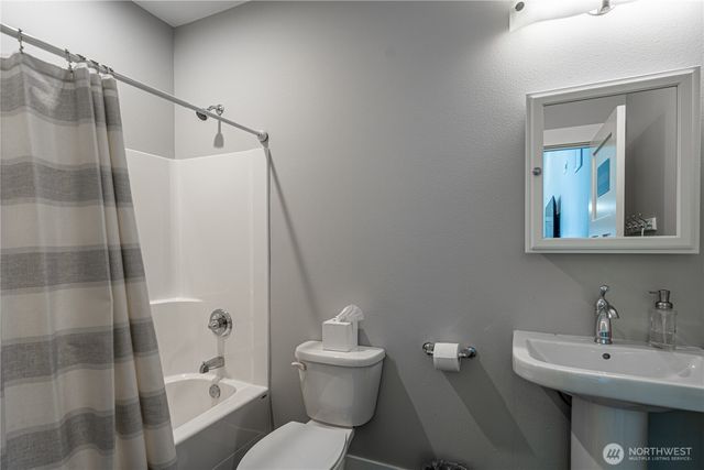 250 Bobcat Lane, Chelan, WA 98816