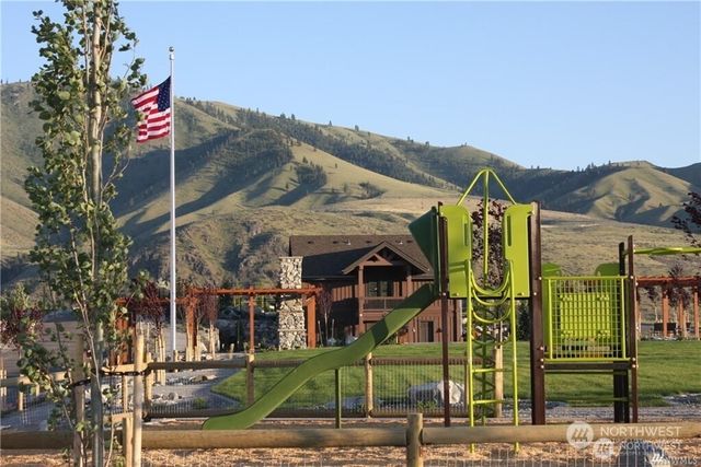 250 Bobcat Lane, Chelan, WA 98816