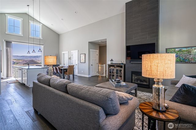 250 Bobcat Lane, Chelan, WA 98816