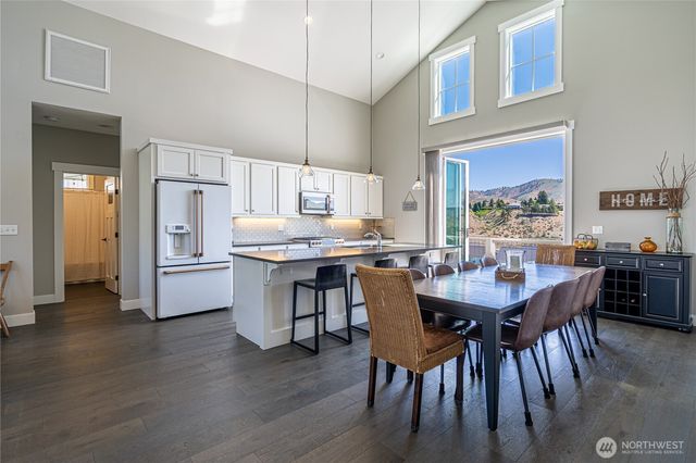 250 Bobcat Lane, Chelan, WA 98816