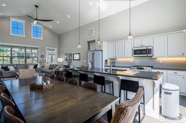 250 Bobcat Lane, Chelan, WA 98816