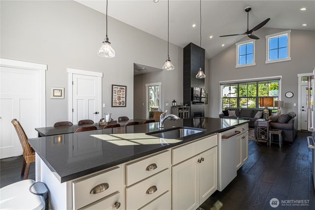 250 Bobcat Lane, Chelan, WA 98816