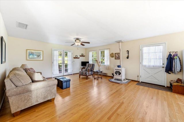 20601 John Born Rd, Penn Valley, CA 95946