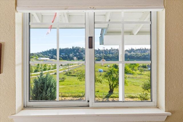 20601 John Born Rd, Penn Valley, CA 95946
