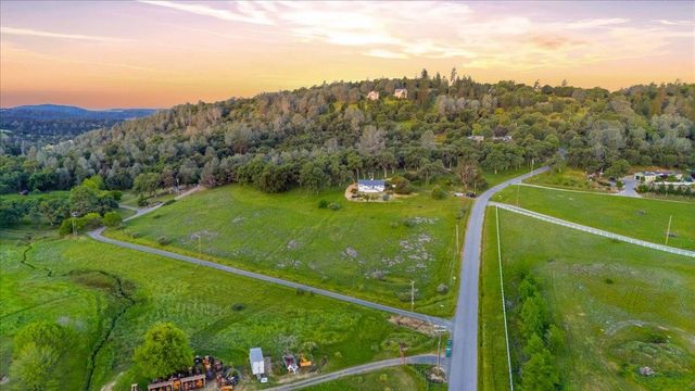 20601 John Born Rd, Penn Valley, CA 95946