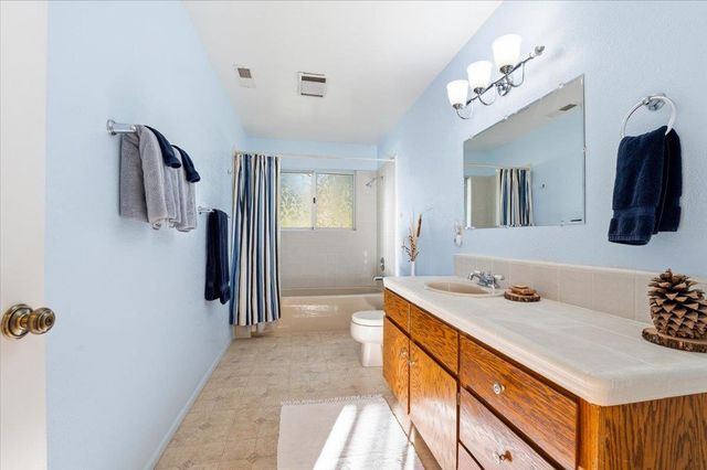 20601 John Born Rd, Penn Valley, CA 95946