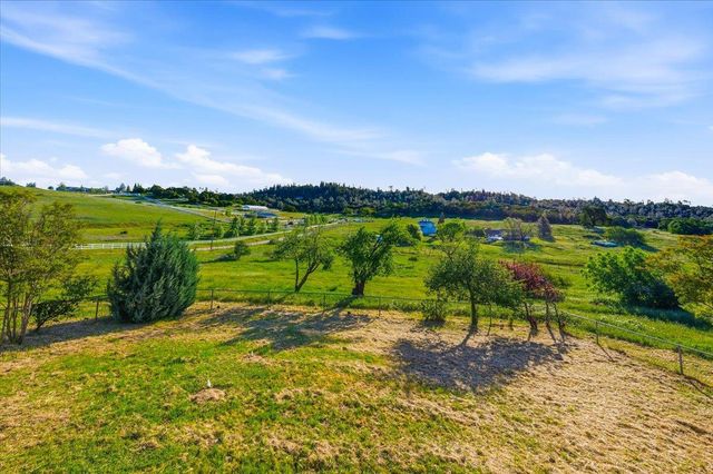 20601 John Born Rd, Penn Valley, CA 95946