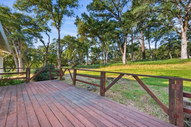 20601 John Born Rd, Penn Valley, CA 95946