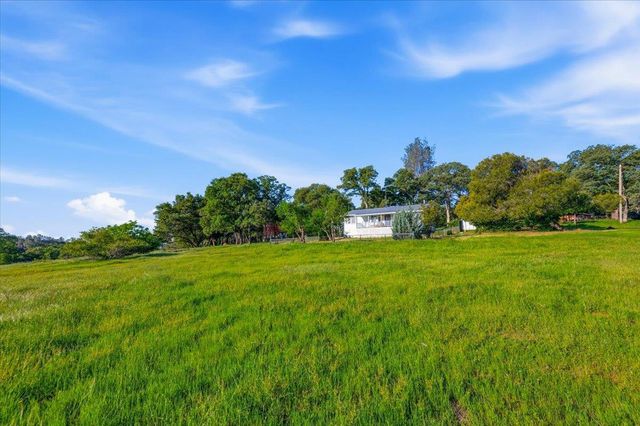 20601 John Born Rd, Penn Valley, CA 95946