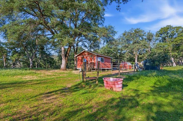 20601 John Born Rd, Penn Valley, CA 95946