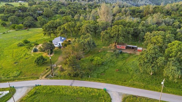 20601 John Born Rd, Penn Valley, CA 95946