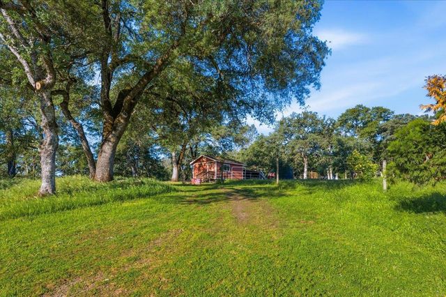20601 John Born Rd, Penn Valley, CA 95946