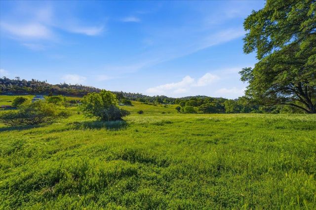 20601 John Born Rd, Penn Valley, CA 95946