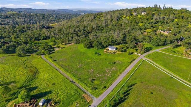 20601 John Born Rd, Penn Valley, CA 95946