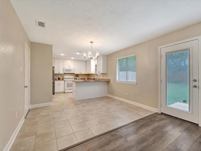 211 Leafwood Circle, League City, TX 77573