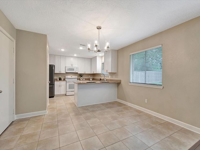 211 Leafwood Circle, League City, TX 77573