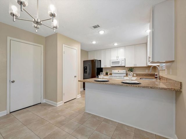 211 Leafwood Circle, League City, TX 77573