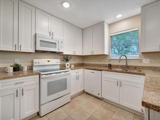 211 Leafwood Circle, League City, TX 77573