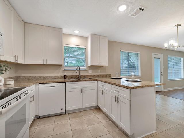 211 Leafwood Circle, League City, TX 77573