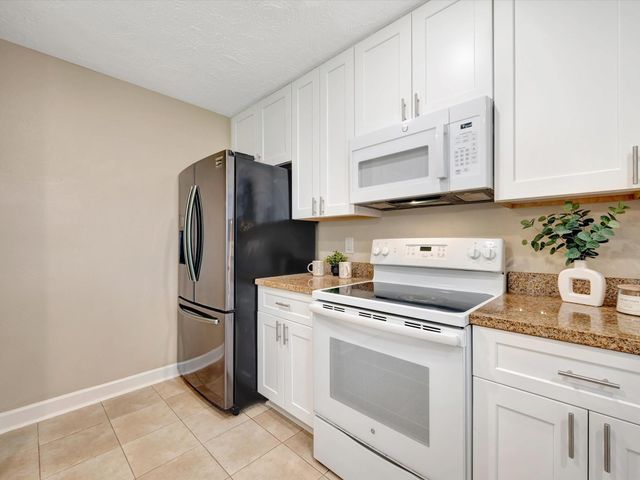 211 Leafwood Circle, League City, TX 77573