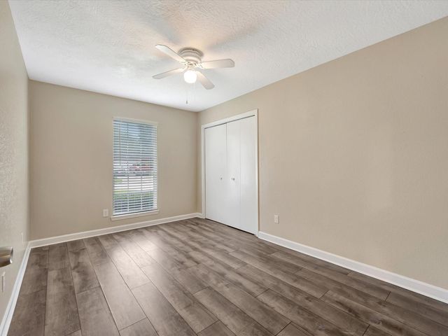 211 Leafwood Circle, League City, TX 77573