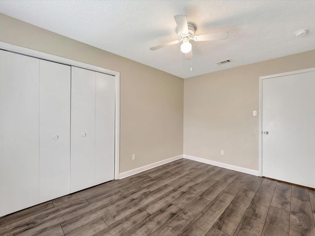 211 Leafwood Circle, League City, TX 77573