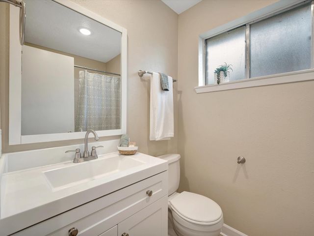 211 Leafwood Circle, League City, TX 77573