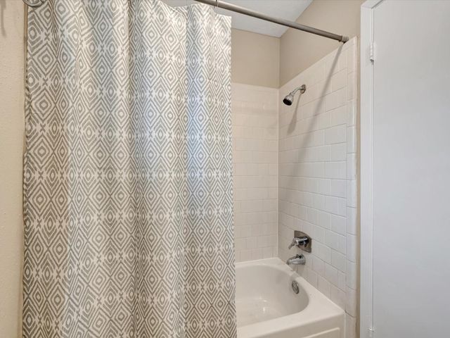 211 Leafwood Circle, League City, TX 77573