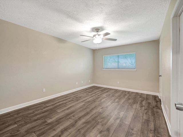 211 Leafwood Circle, League City, TX 77573