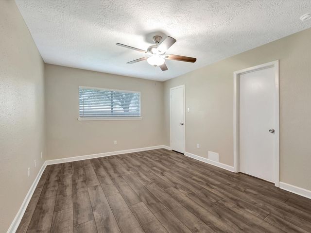 211 Leafwood Circle, League City, TX 77573