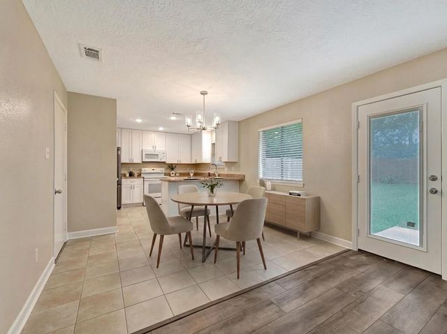 211 Leafwood Circle, League City, TX 77573