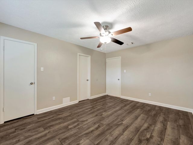 211 Leafwood Circle, League City, TX 77573