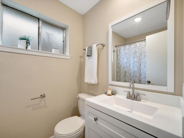 211 Leafwood Circle, League City, TX 77573