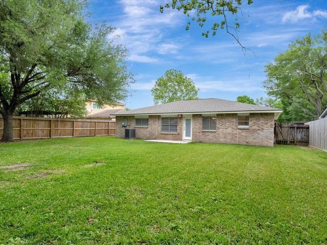 211 Leafwood Circle, League City, TX 77573
