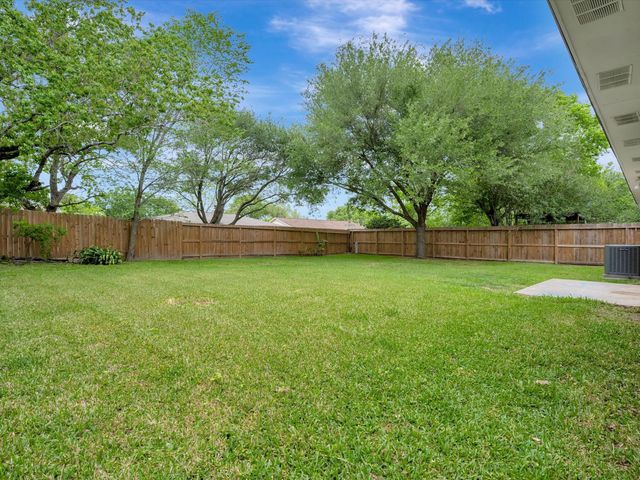 211 Leafwood Circle, League City, TX 77573