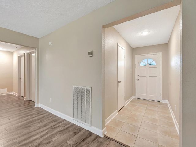 211 Leafwood Circle, League City, TX 77573