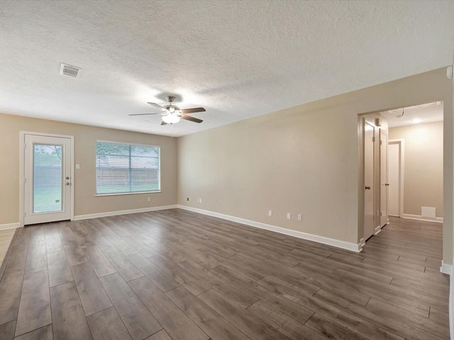 211 Leafwood Circle, League City, TX 77573