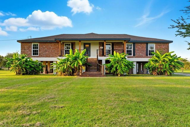 119 Country Ln, Lake Charles, LA 70607