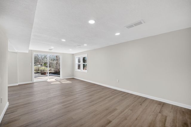 1611 66th Street, Windsor Heights, IA 50324