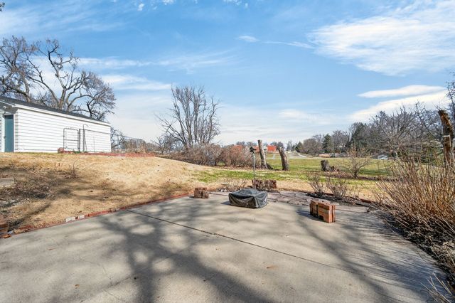 1611 66th Street, Windsor Heights, IA 50324