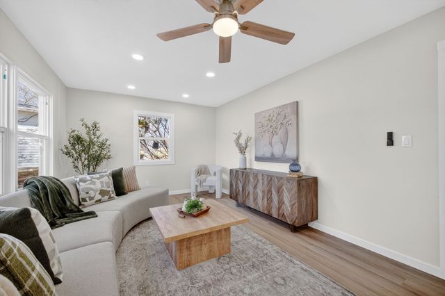 1611 66th Street, Windsor Heights, IA 50324