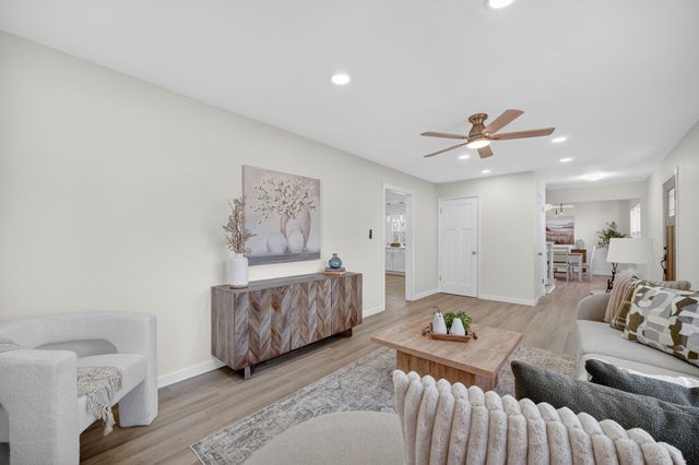 1611 66th Street, Windsor Heights, IA 50324