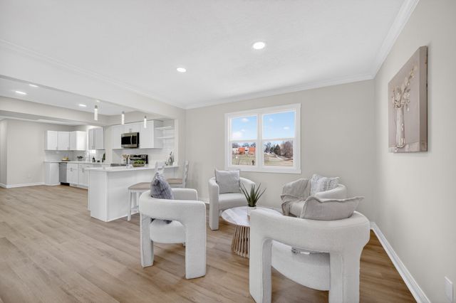 1611 66th Street, Windsor Heights, IA 50324