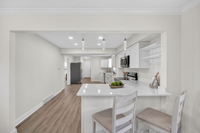 1611 66th Street, Windsor Heights, IA 50324