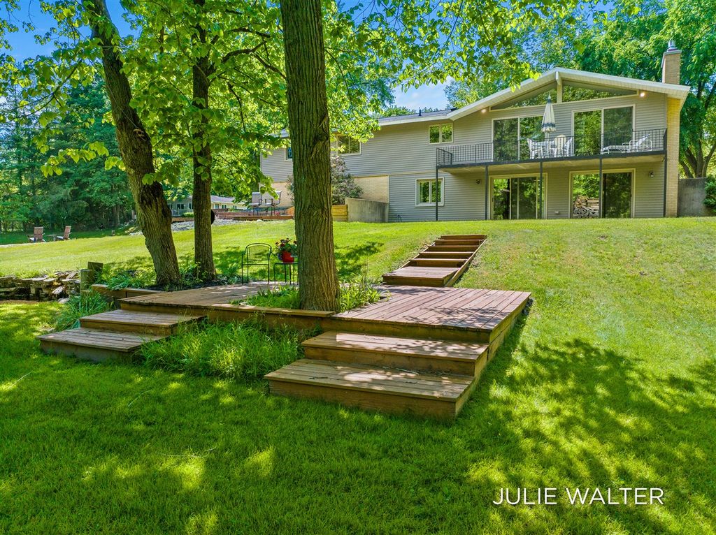 7166 Thornapple River Drive, Caledonia, MI 49316
