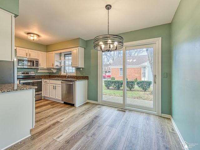 23 Linswood Drive, Monroe, MI 48162