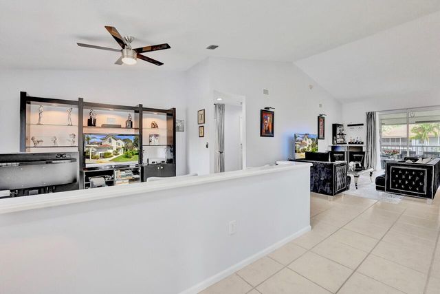 7669 Springwater Place 202, Boynton Beach, FL 33437