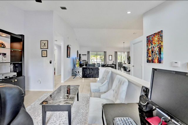 7669 Springwater Place 202, Boynton Beach, FL 33437