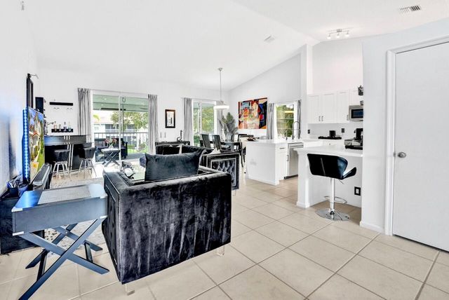 7669 Springwater Place 202, Boynton Beach, FL 33437